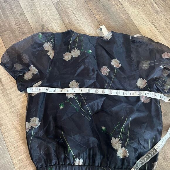 Madewell Silk Organza Puff-Sleeve
Wrap Top in Aster Portrait size xs - Picture 4 of 9